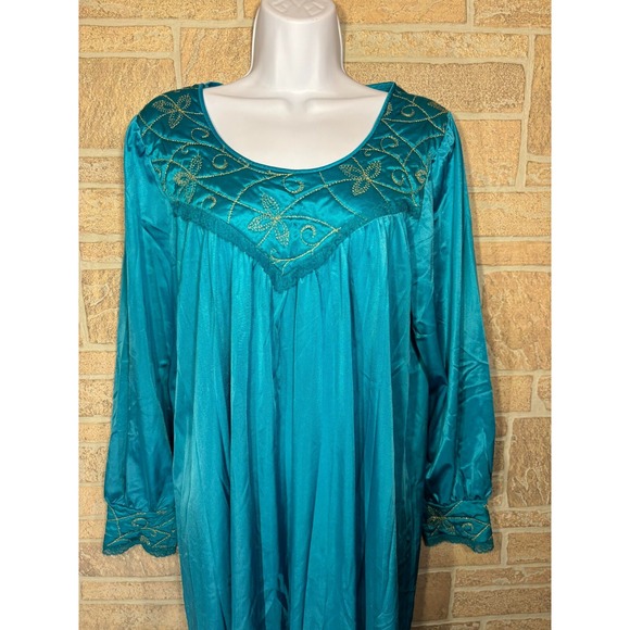 Other - Beautiful Vintage Pinehurst Lingerie Size‎ Large